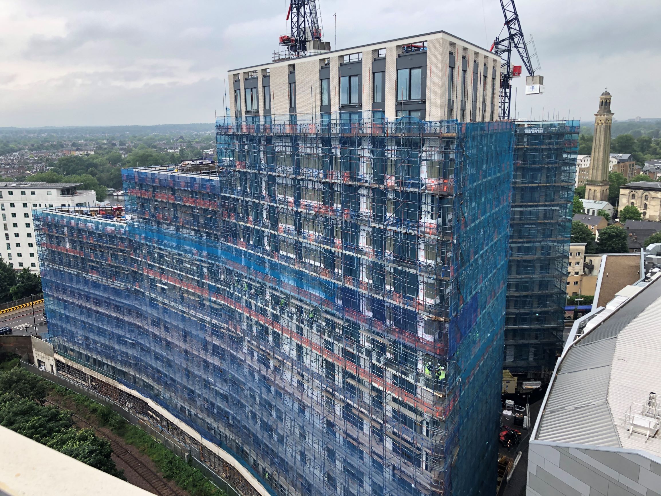 Verdo, Kew Bridge, neighbouring in-situ construction